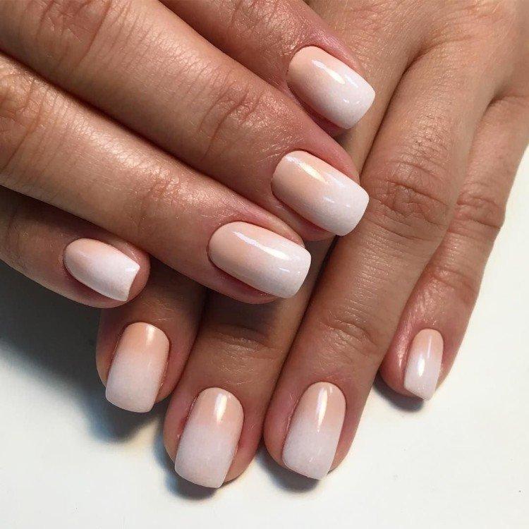 Ombre nue sur les ongles - photo