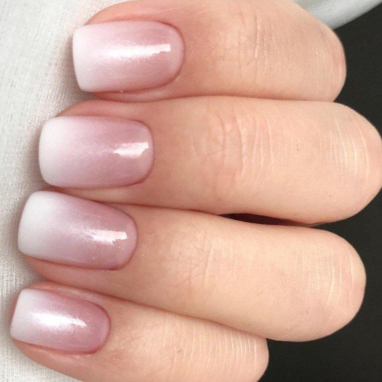 Ombre nue sur les ongles - photo