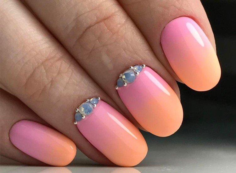 Ombre sur les ongles courts - photo