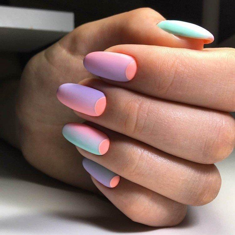 Ombre verticale sur les ongles - photo