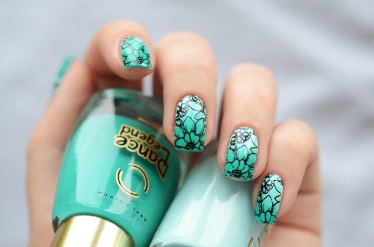 Ombre sur les ongles avec estampage - photo