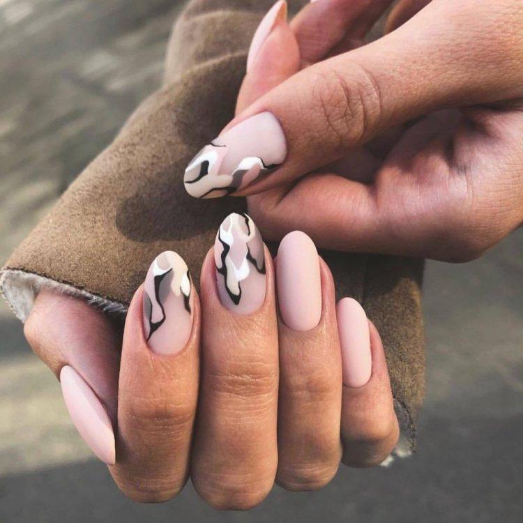 Manucure légère d'automne 2020 - photo