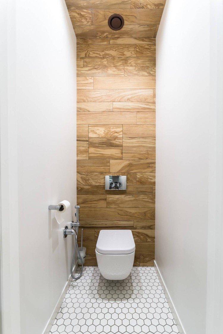 Carreaux de céramique - décoration murale dans les toilettes