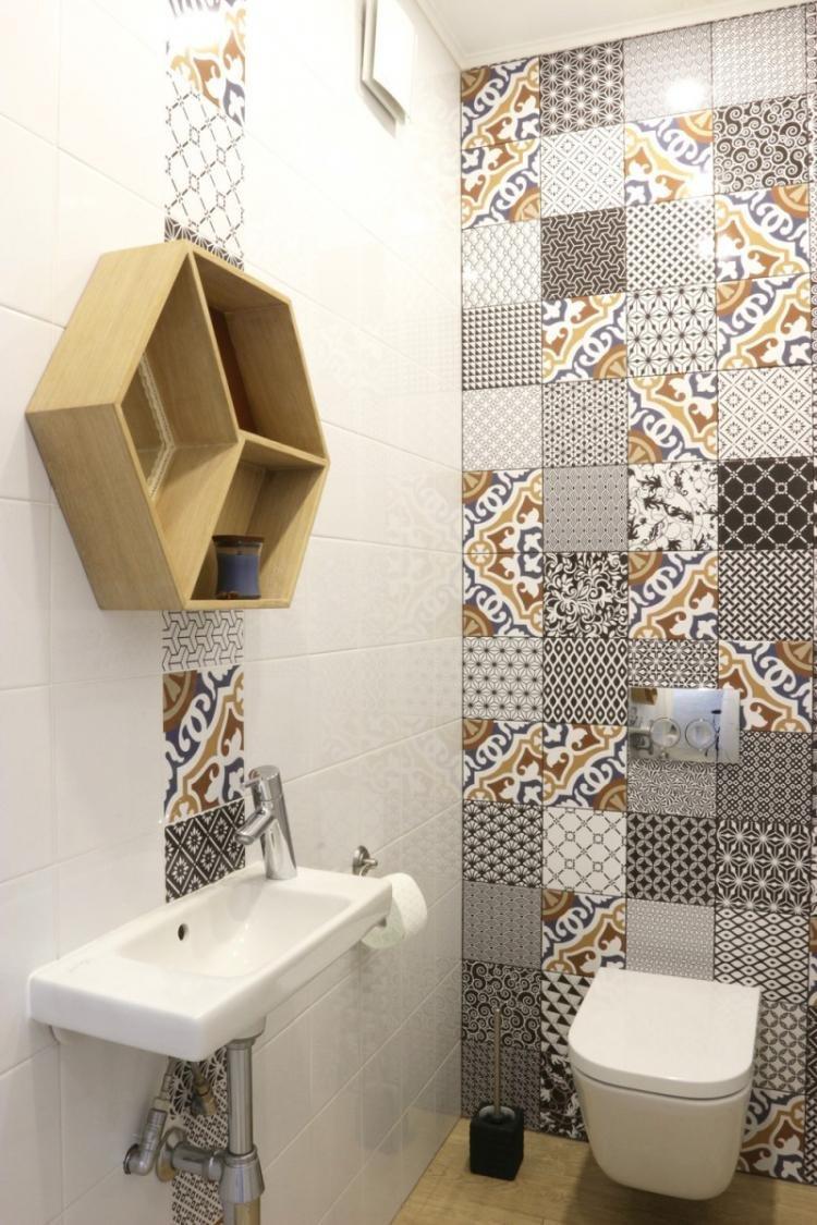 Carreaux de céramique - décoration murale dans les toilettes