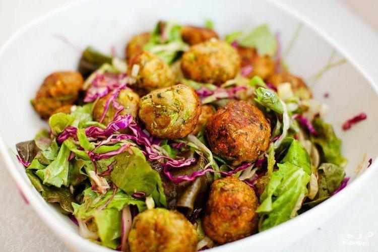 Salade de légumes aux boules croustillantes - recettes
