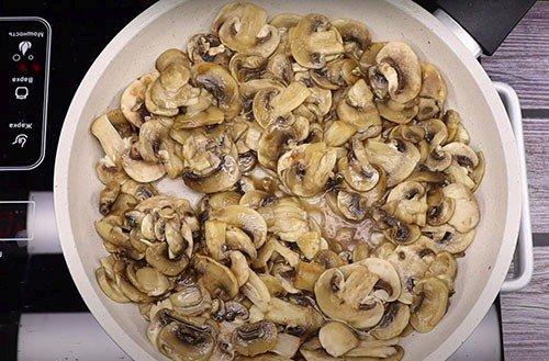 Pâtes aux champignons à la crème - les recettes pas à pas