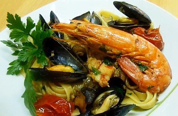 Pâtes italiennes aux fruits de mer - recette étape par étape avec photo