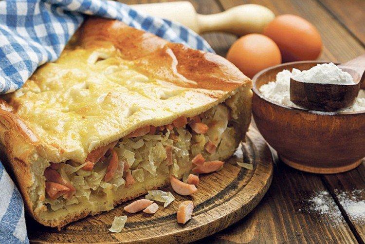 Tarte au chou et saucisses fumées au four - recettes