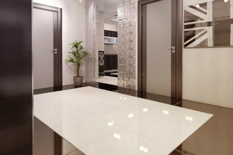 Carrelage dans le couloir dans le style du minimalisme