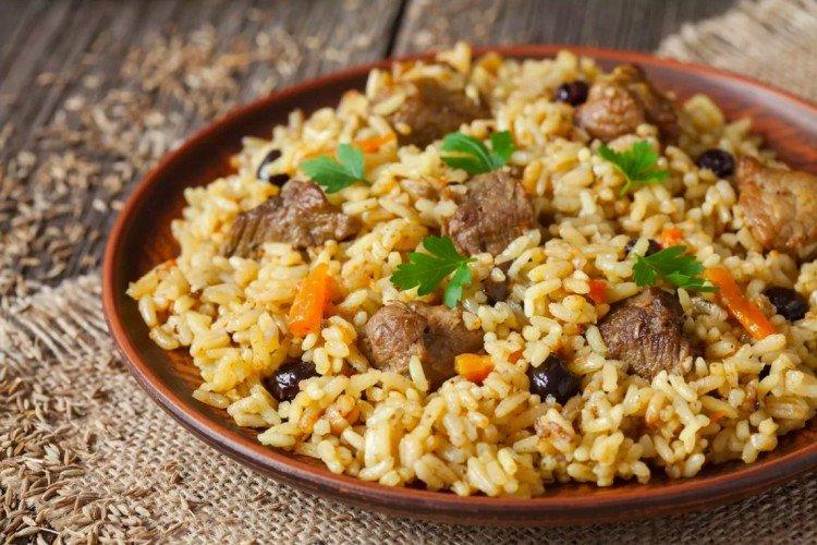 Porc pilaf dans une mijoteuse - recettes