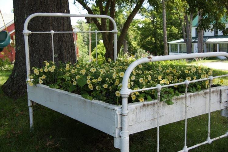 Parterres de toutes sortes de choses - Bricolage pour une résidence d'été et un jardin