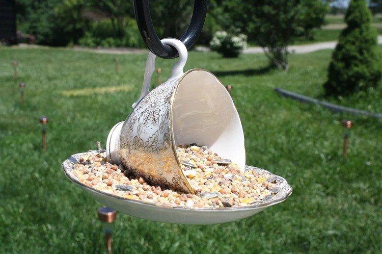 Mangeoires à oiseaux à partir de plats anciens - Bricolage pour un chalet d'été et un jardin