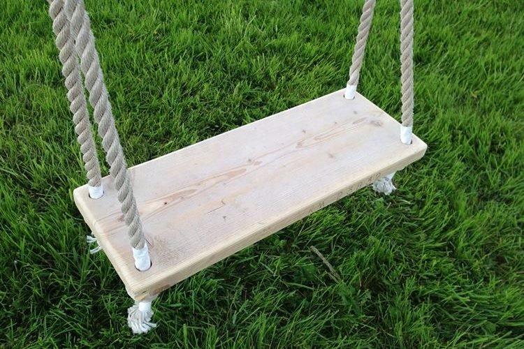Balançoire pour enfants - Artisanat pour une résidence d'été et un jardin de leurs propres mains
