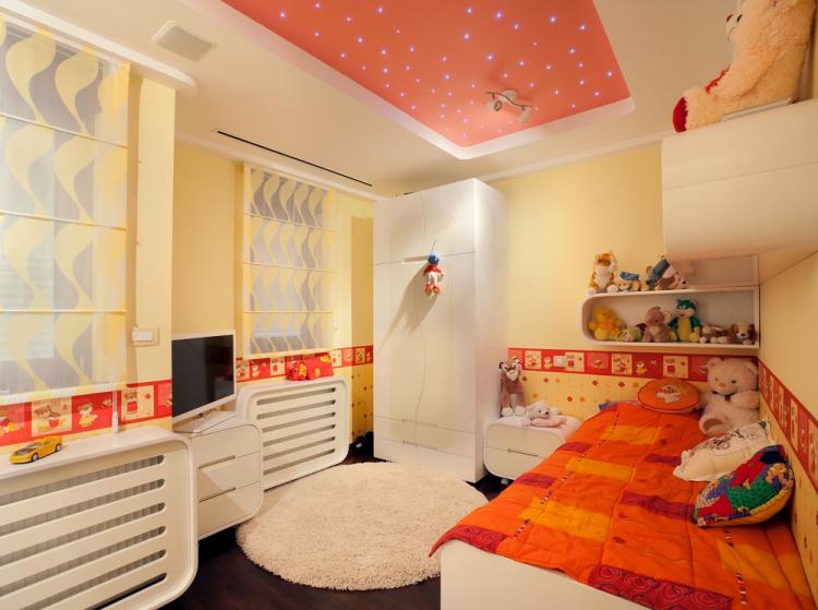 Plafond suspendu dans une chambre d'enfants - photo