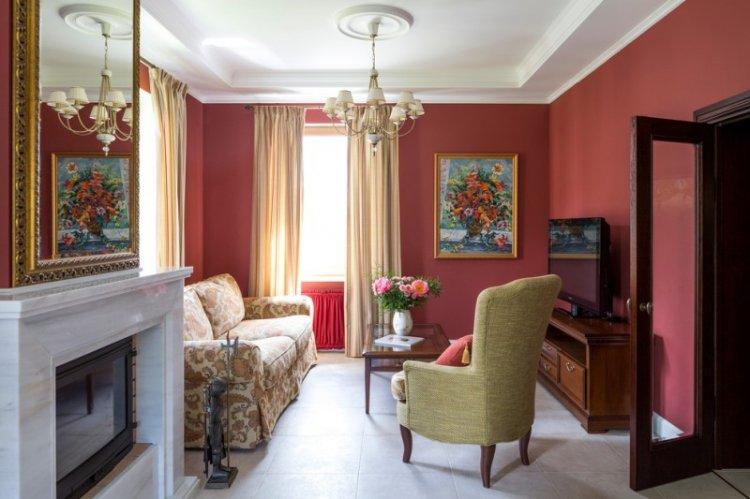 Plafond en plaques de plâtre dans un petit salon (hall)