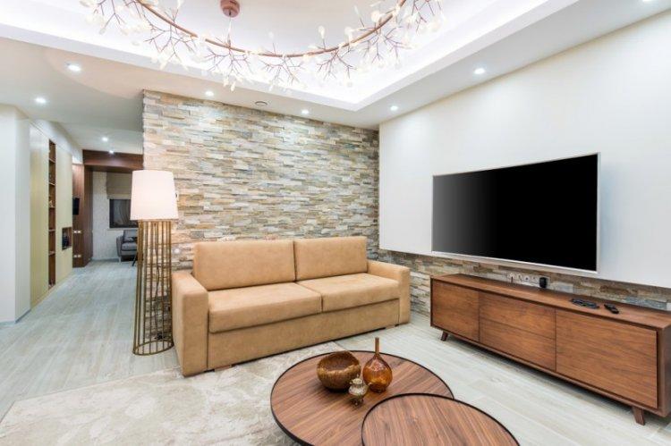 Plafonds en plaques de plâtre duplex dans le hall (salon)