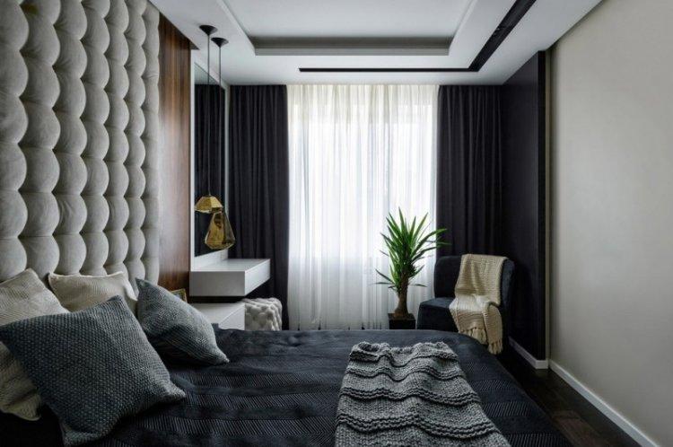 Plafond en plaques de plâtre dans une petite chambre