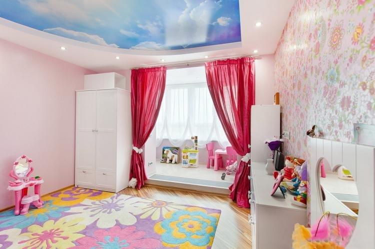 Plafonds en plaques de plâtre duplex dans la chambre des enfants