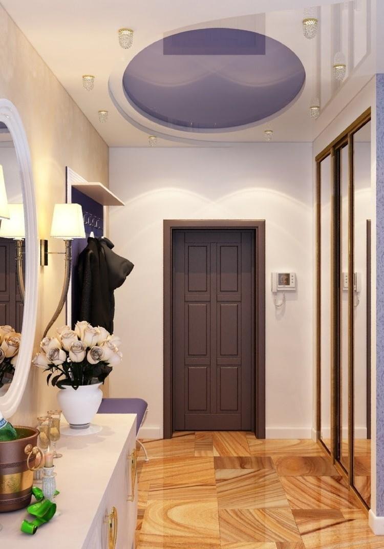 Plafonds en plaques de plâtre bouclés dans le couloir