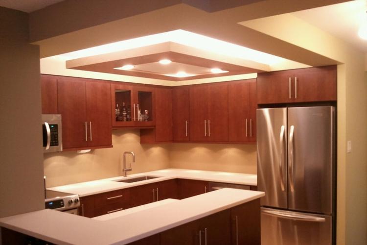 Plafond en plaques de plâtre dans la cuisine - idées de design photo