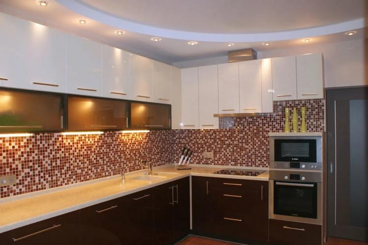 Plafond en plaques de plâtre dans la cuisine - idées de design photo