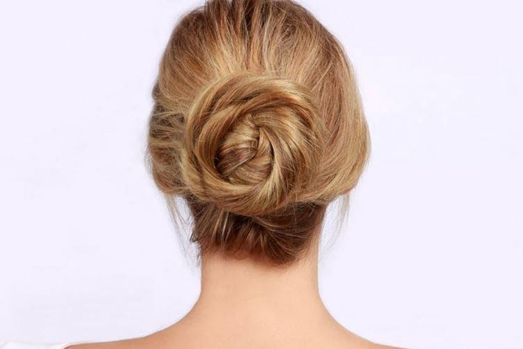 Chignon basique - Coiffures pour cheveux longs pour tous les jours