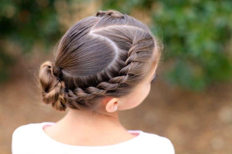 Coiffure avec un cœur - Coiffures cheveux mi-longs pour filles