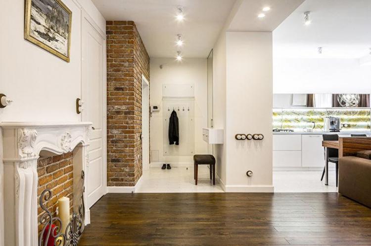 Petit couloir de style moderne - Design d'intérieur