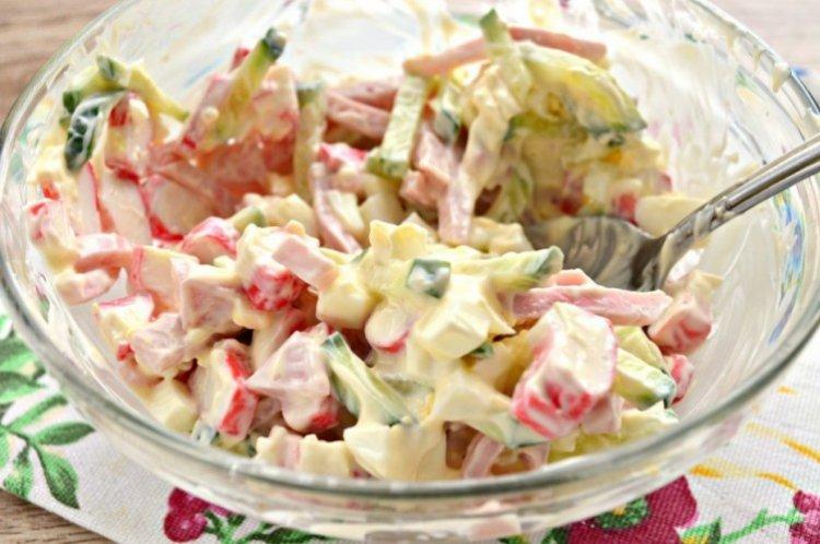 Bâtonnets de crabe et salade de jambon - Salades simples et délicieuses pour toutes les occasions
