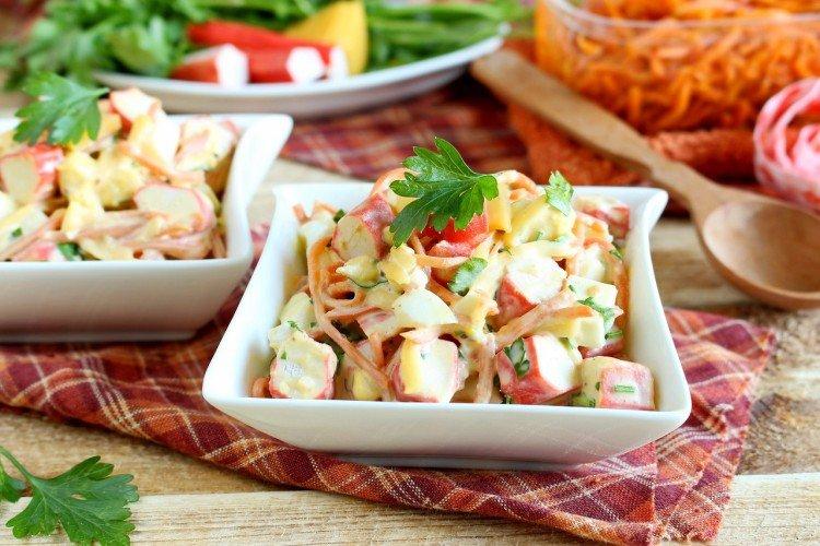 Salade de bâtonnets de crabe et carottes - Salades simples et savoureuses pour toutes les occasions