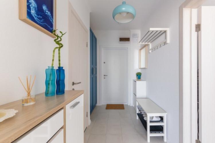 Couloir rectangulaire - photo de design d'intérieur