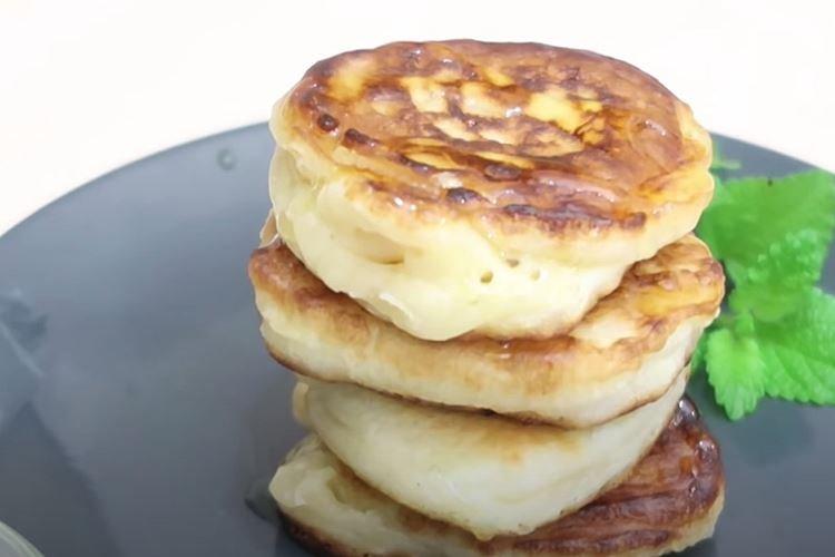 Crêpes de grand-mère au kéfir - une recette étape par étape avec une photo