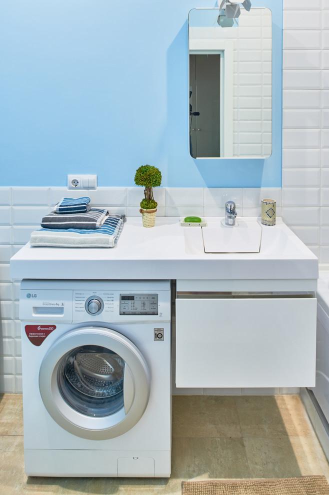 Évier au-dessus de la machine à laver - photo