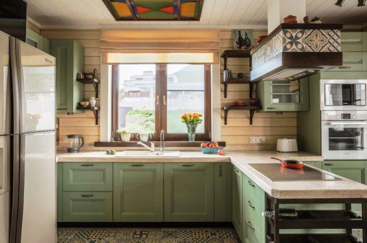 Stores romains dans la cuisine - photo de design d'intérieur