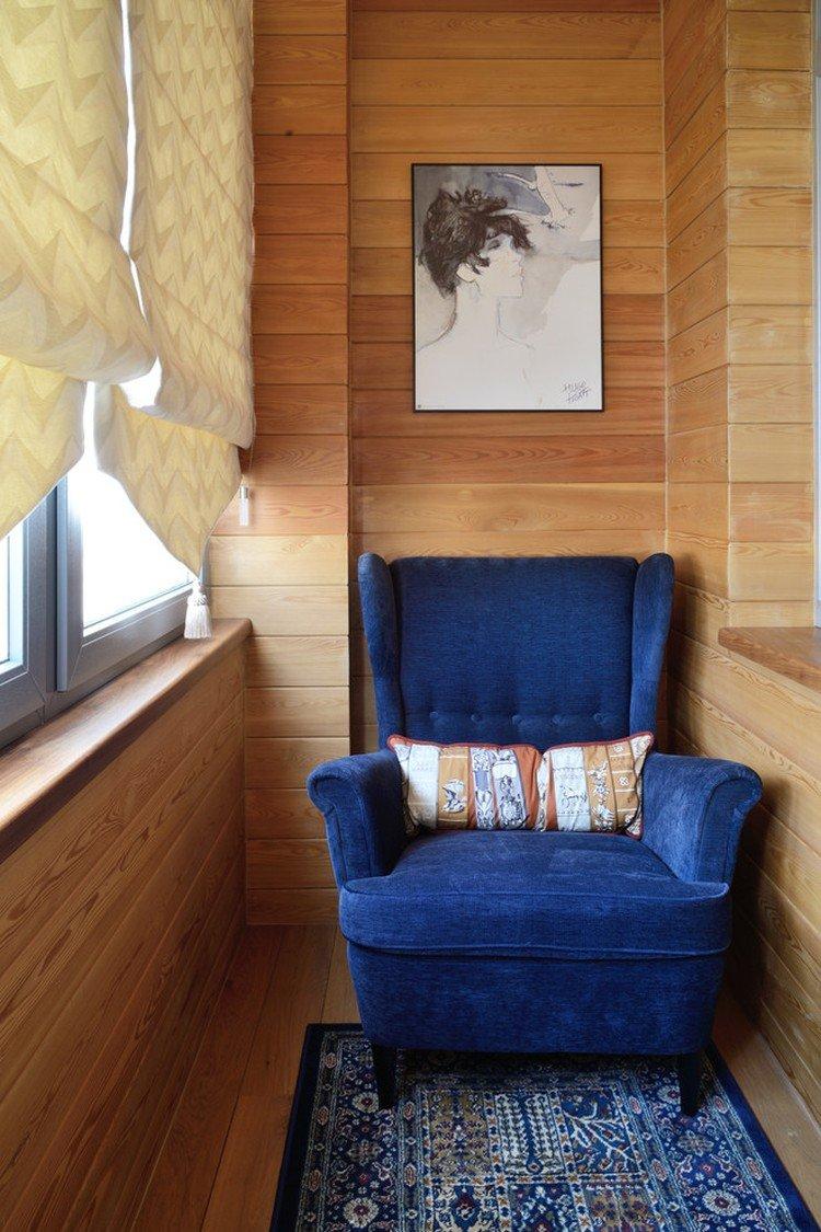 Stores romains sur un balcon ou une loggia - photo design d'intérieur