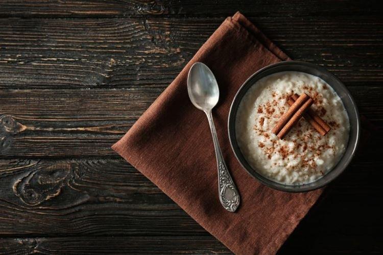 Bouillie de riz épicé au lait avec des notes thaïlandaises - recette pas à pas