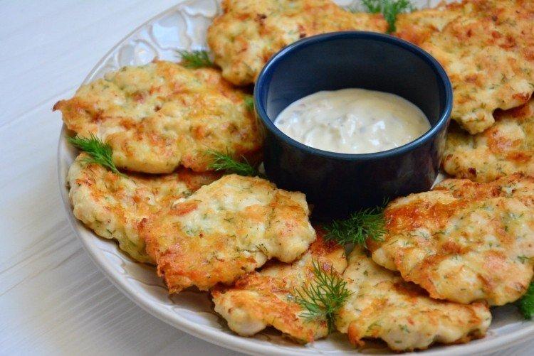 Escalopes de poitrine de poulet hachées avec pommes de terre - recettes