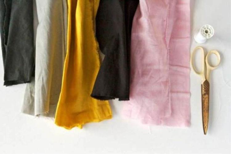 Tapis dans le couloir de vieux vêtements - Travaux d'aiguille pour la maison