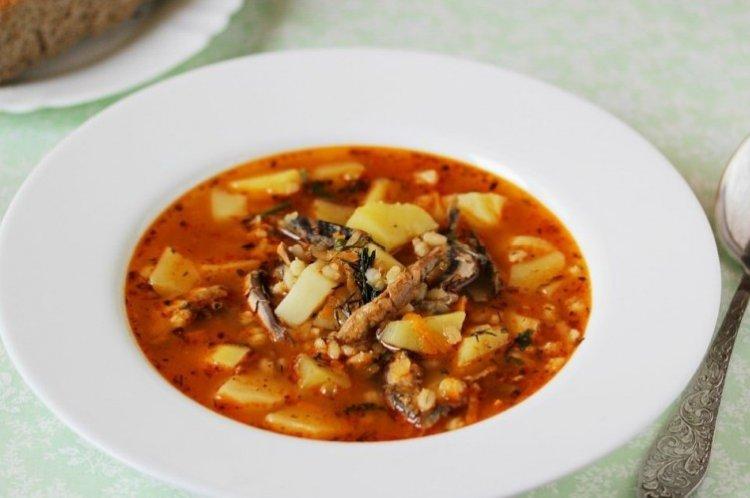 Soupe de poisson au sprat à la sauce tomate - Recettes de soupe de poisson en conserve