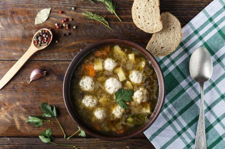 Soupe aux boulettes de poisson - Recettes de soupe de poisson en conserve