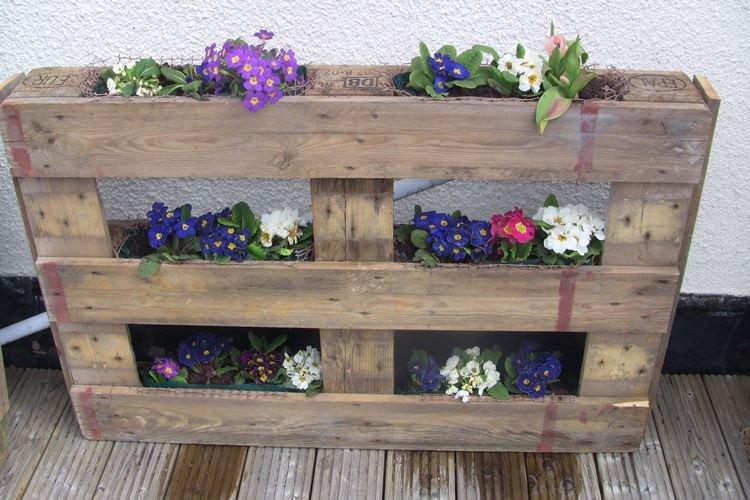 Stand pour fleurs - Mobilier de jardin en palettes pour donner une photo