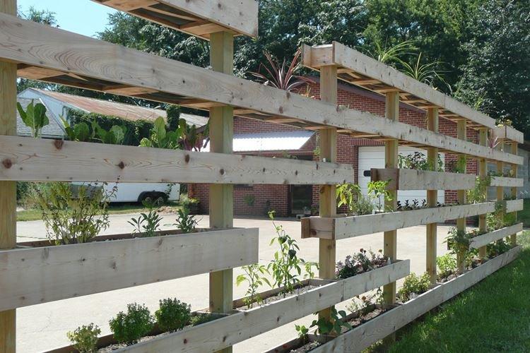 Clôture en palettes - Mobilier de jardin en palettes pour donner une photo