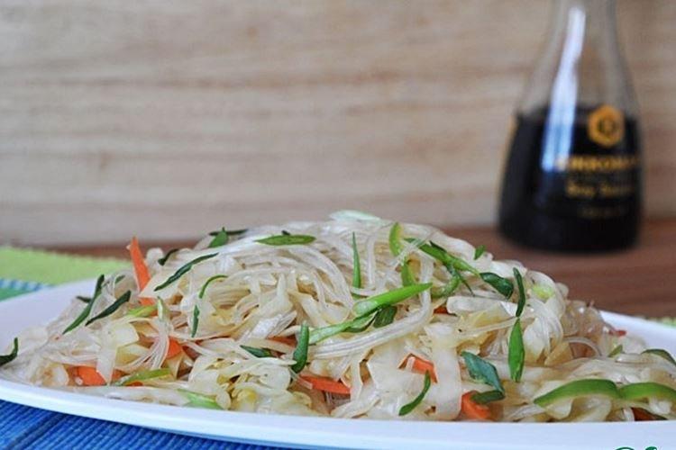 Salade tiède de chou frais au funchose - recettes