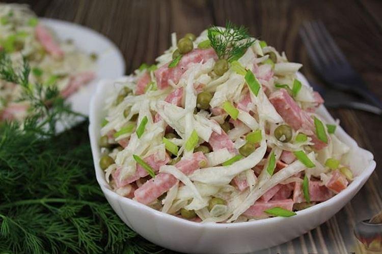 Salade de chou frais aux saucisses - recettes