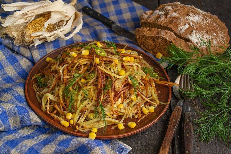 Salade de poulet fumé aux carottes coréennes et au maïs - recettes