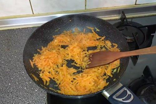 Salade de foie de poulet Pechenkin - recette étape par étape