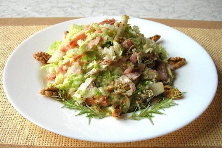 Salade Beauté sans mayonnaise sur la table de fête - recettes