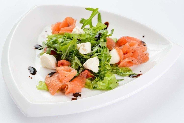 Salade de poisson rouge et fromage Adyghe - recettes