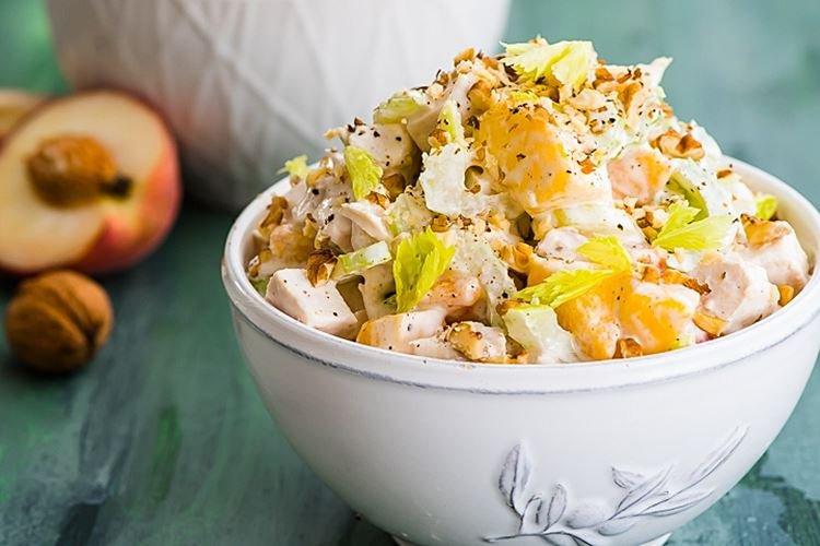 Salade de poulet et pêches - recettes