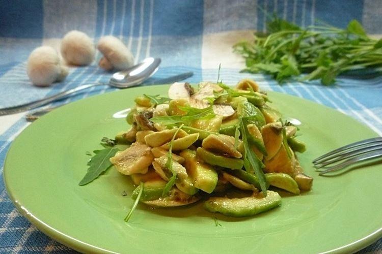 Salade de champignons et avocat - recettes